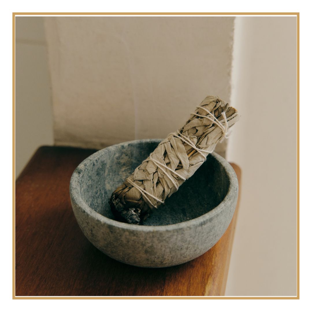 Tocha de Sálvia — Ritual de Intenção para Renovar o Espaço